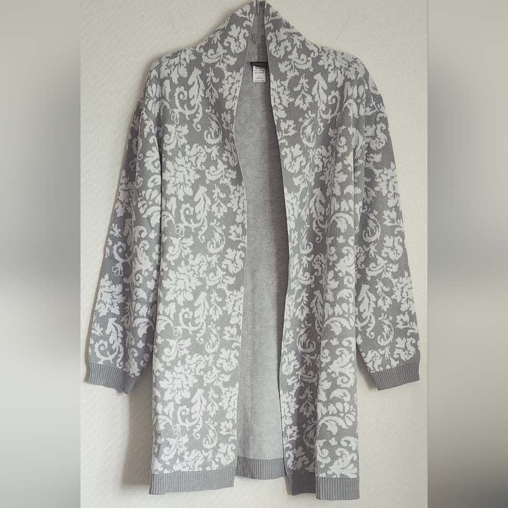 Salon Studio Women's 100% Acrylic Long Sleeve Open Sweater Size L